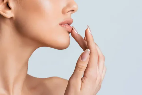 Dudak Dolgusu Doğal Görünüm için Hangi Teknik Tercih Edilmeli?