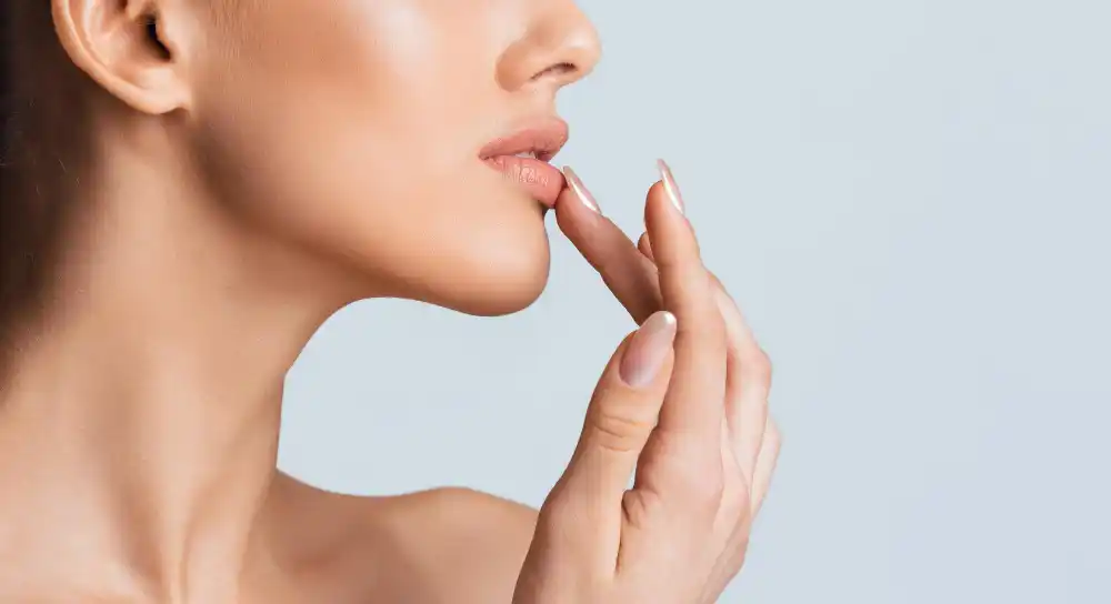 Dudak Dolgusu Doğal Görünüm için Hangi Teknik Tercih Edilmeli?